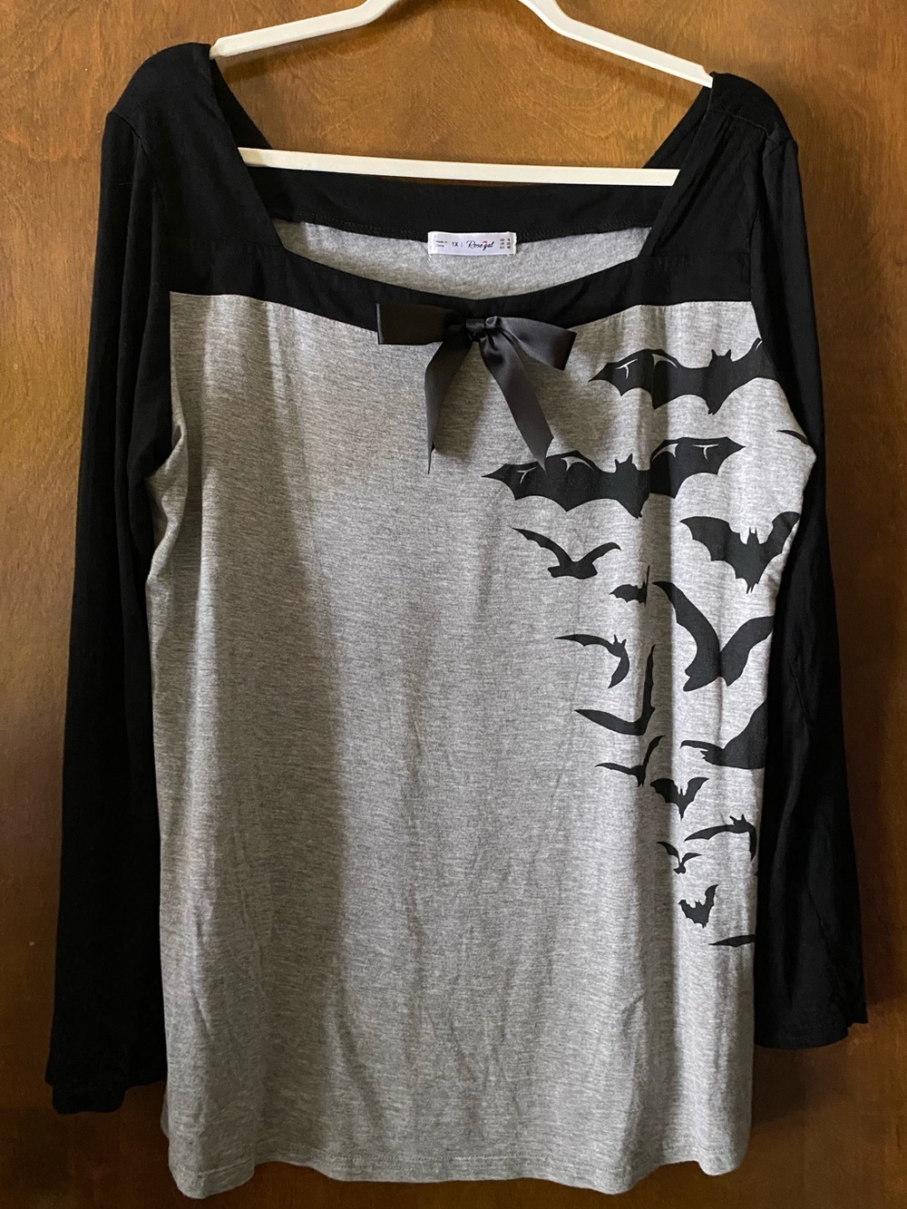 Rosegal Gray & Black Bat Print Long Sleeve Scoop Neck Top